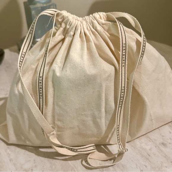 TORY BURCH  KIRA DIAMOND QUILT VANITY CASE.   Never used - Picture 10 of 10